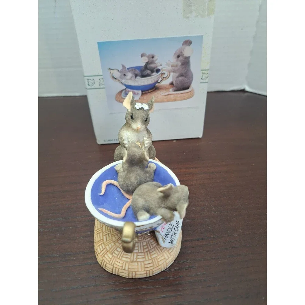 Charming Tails 1996 Fragile Handle With Care #5260 Of 15000 Figurine